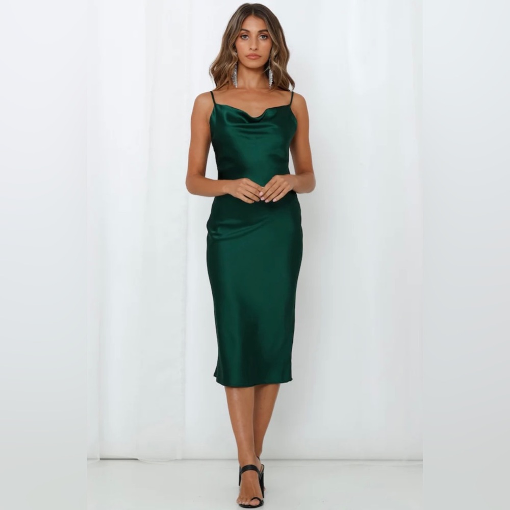 NWT FEEL LIKE LAUGHING SATIN MIDI DRESS EMERALD